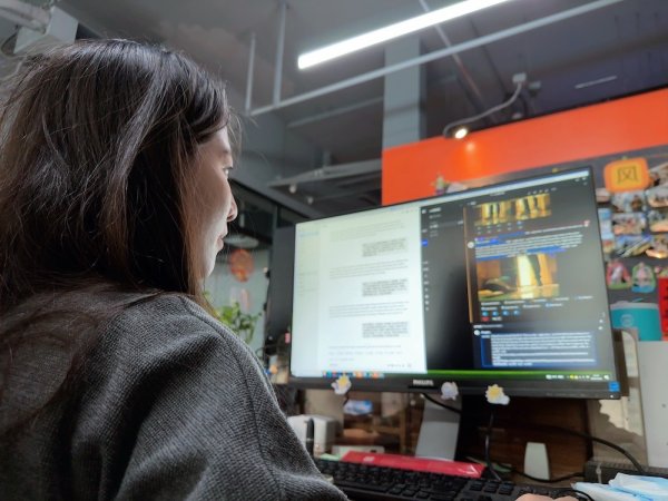 杜德配资 当消费遇上AI｜短剧成本直降90%、演员永不“塌房”却难逃表情呆板