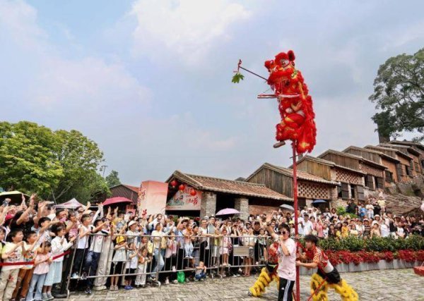 天臣配资 沉浸体验·AI上岗·治愈经济——这个“五一”文旅消费吹新风