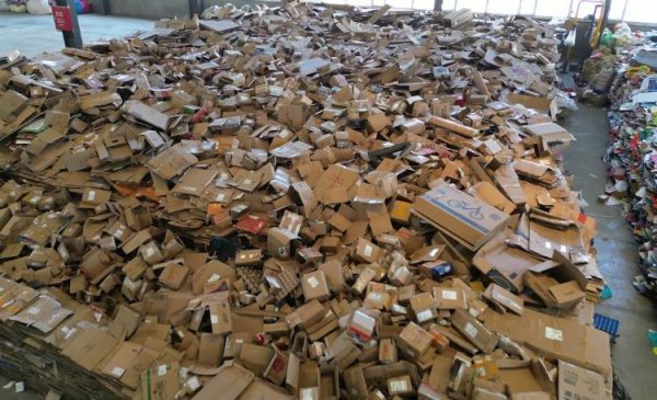 金牛股 难撕开的胶带、大量气泡带……快递包装缘何“瘦身”难？