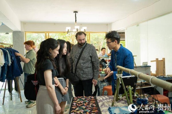 鼎冠策略资 “带上贵州非遗回欧洲”